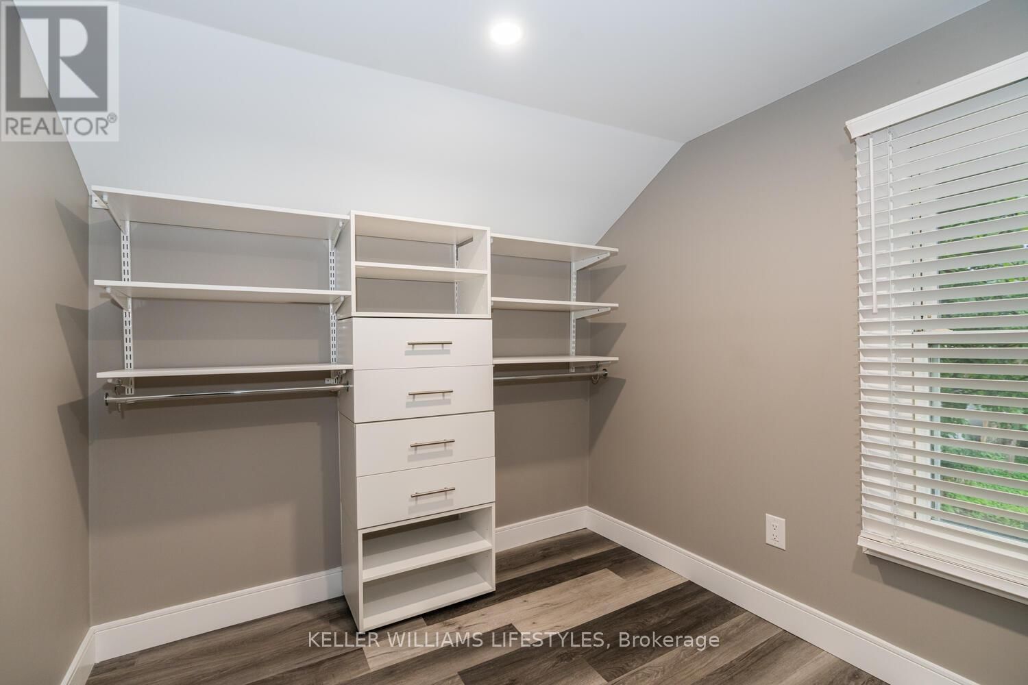 74 STUART STREET Image 24