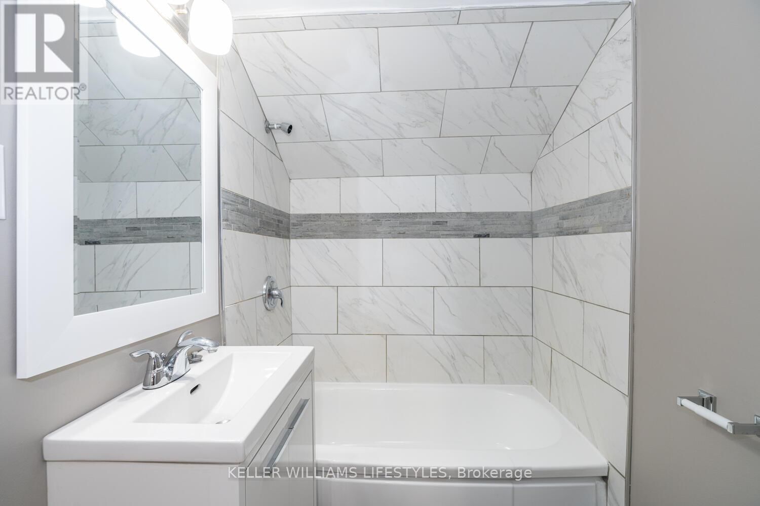 74 STUART STREET Image 30