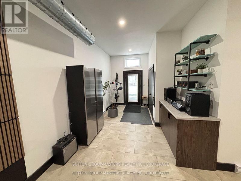 300-304 MONTREAL STREET Image 8
