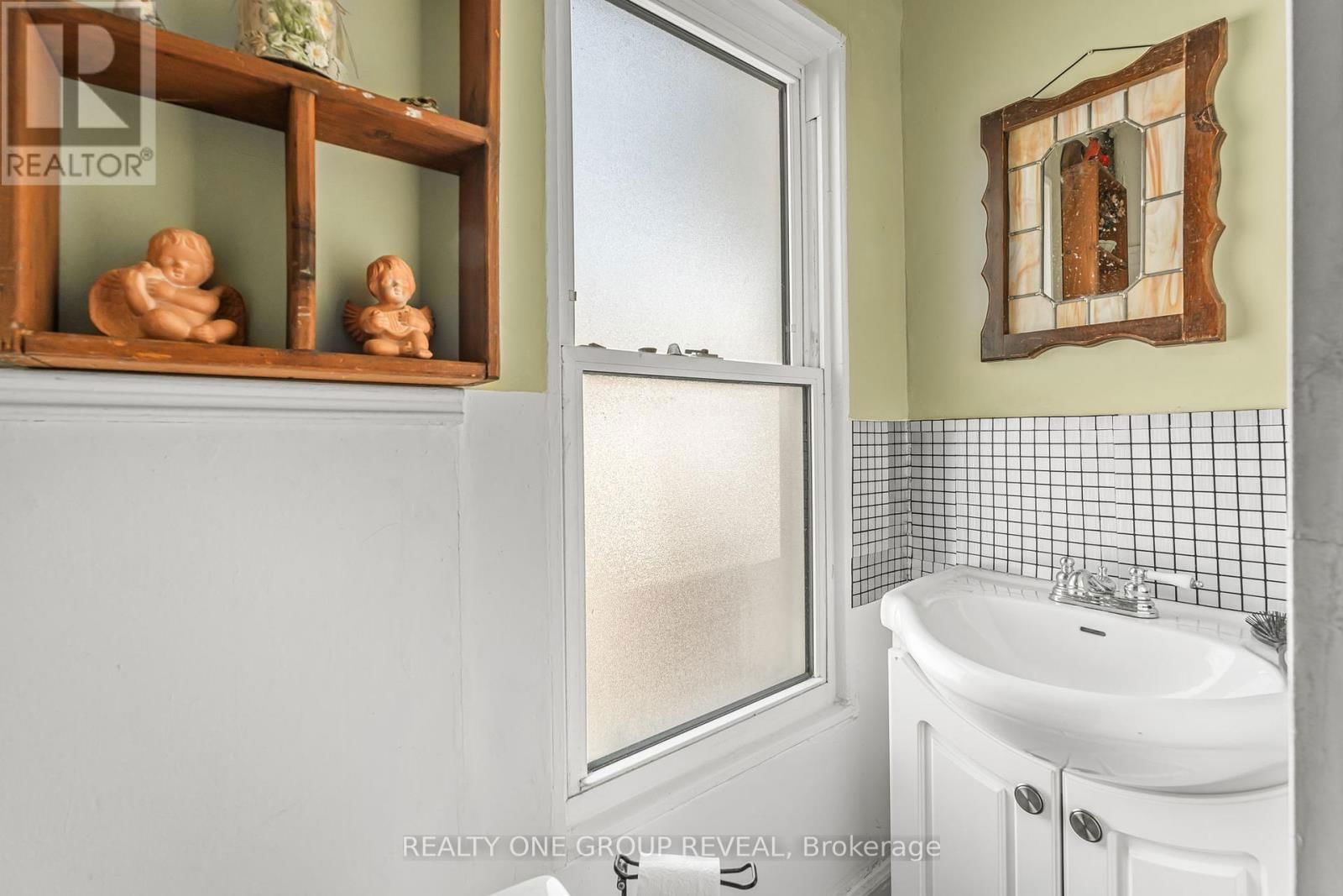 160 FARES STREET Image 8