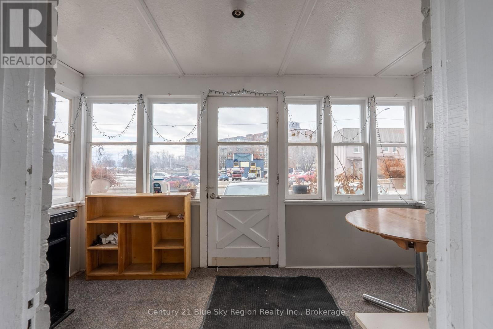 646 MAIN STREET EAST Image 16