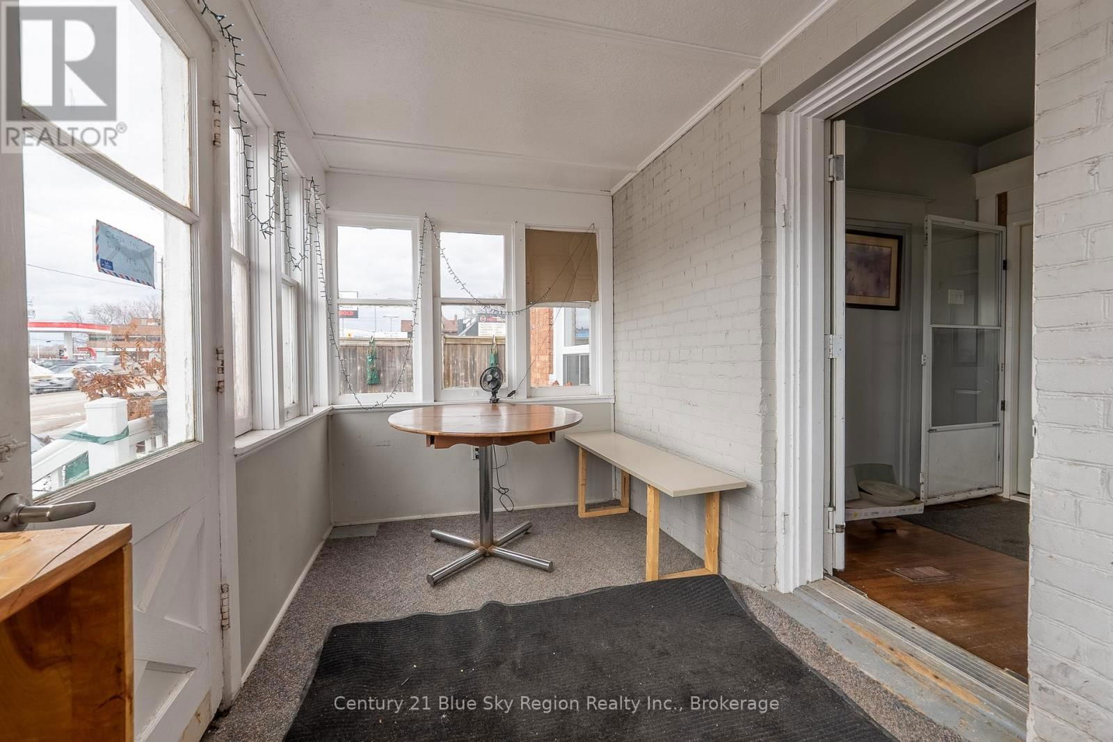 646 MAIN STREET EAST Image 17