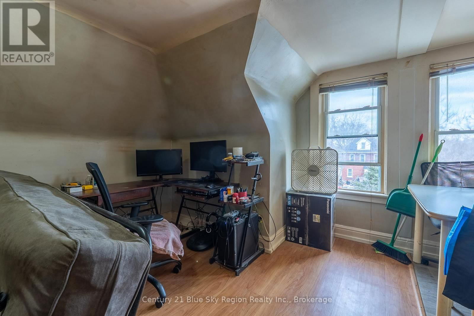 646 MAIN STREET EAST Image 37