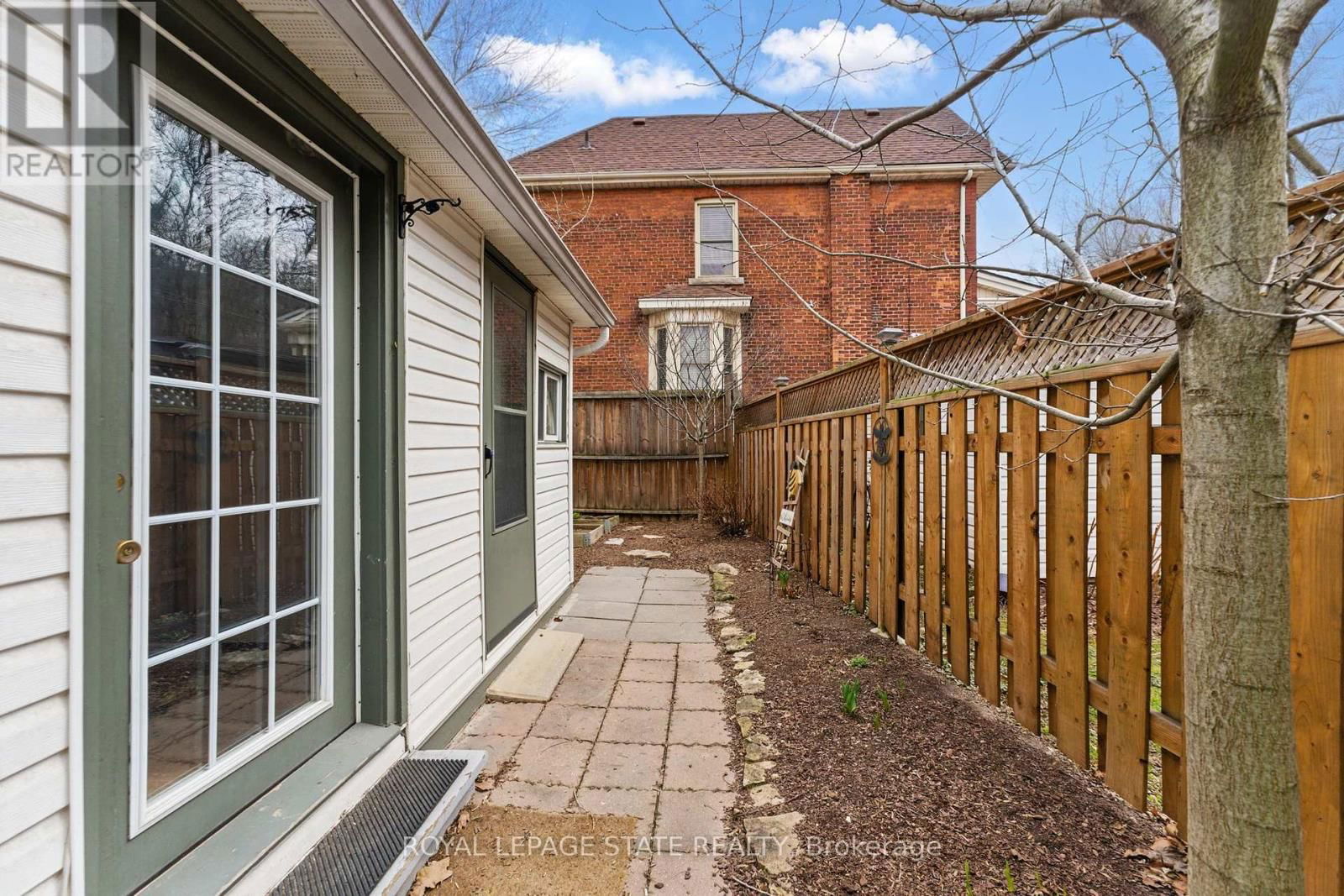 91 AURORA STREET Image 25