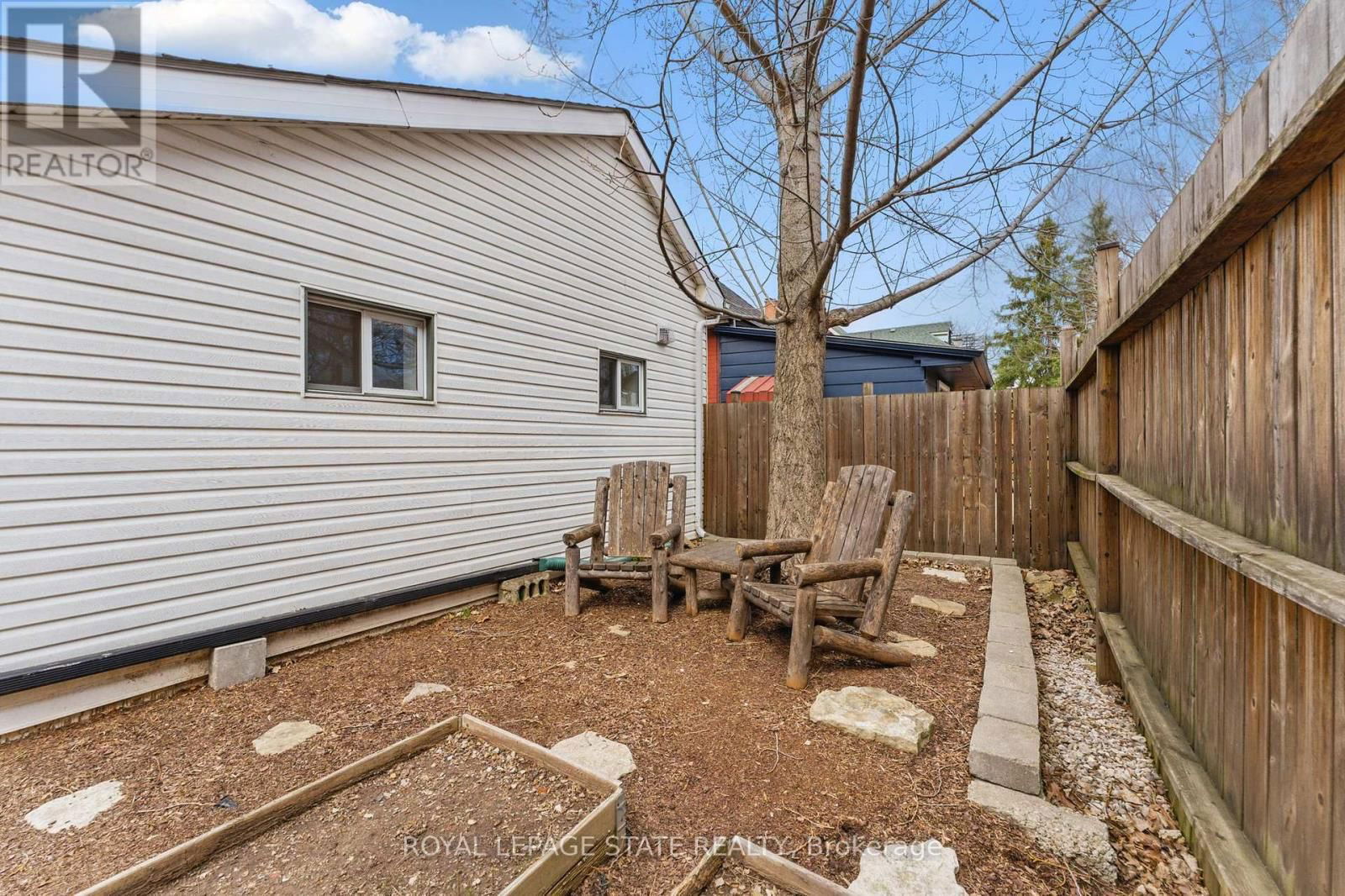 91 AURORA STREET Image 27