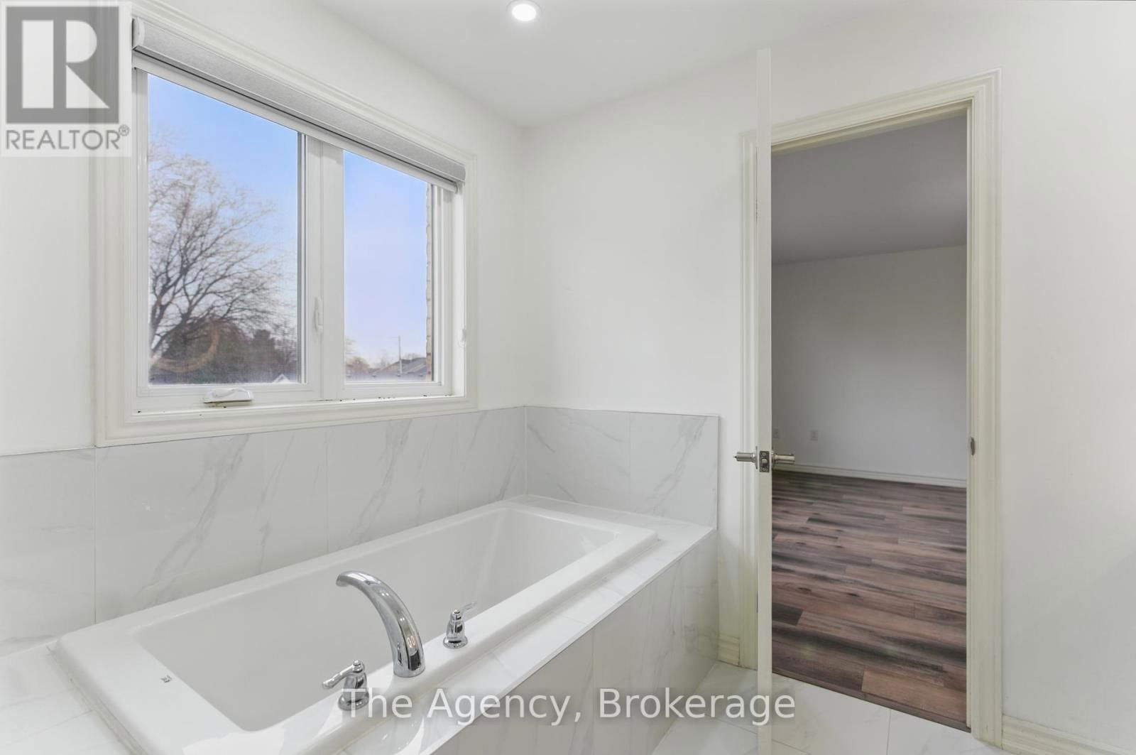 1127 KENNEDY DRIVE Image 40