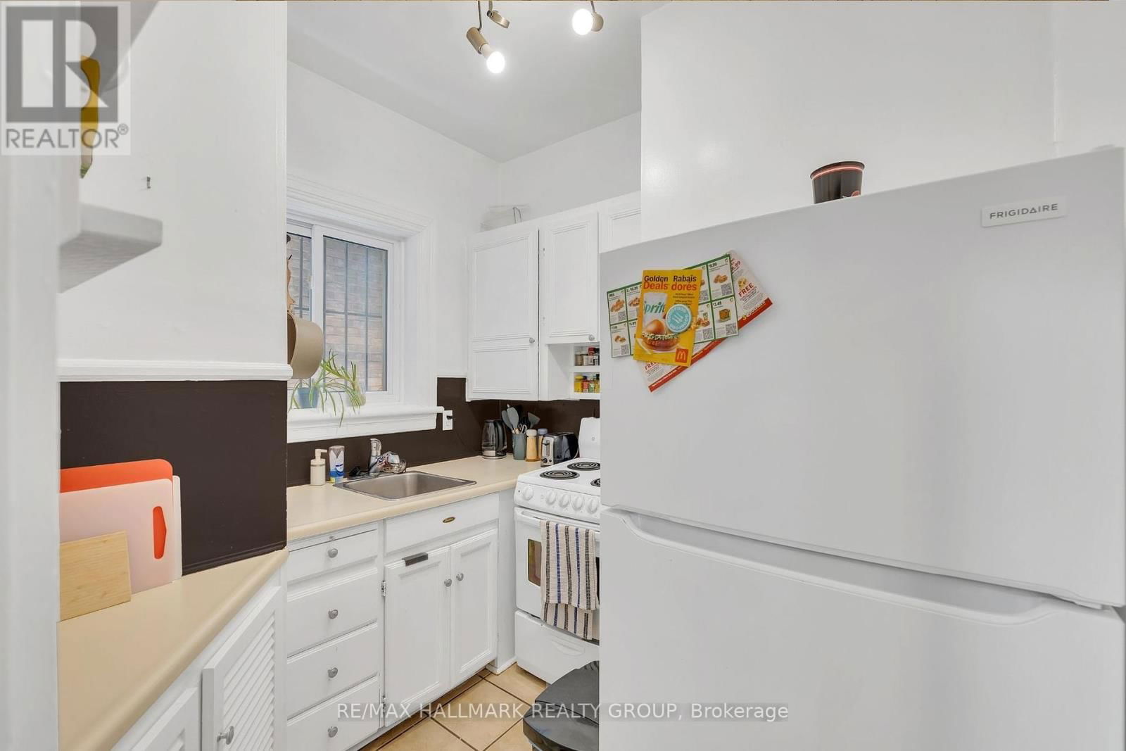 209 FIFTH AVENUE Image 9