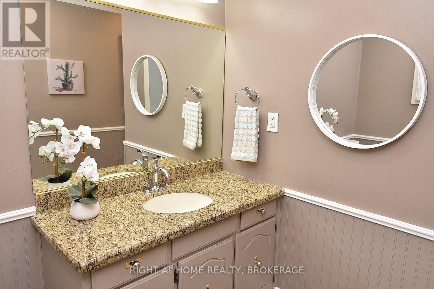 105 BISMARK DRIVE Image 23