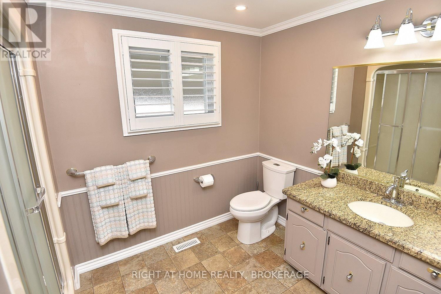 105 BISMARK DRIVE Image 24