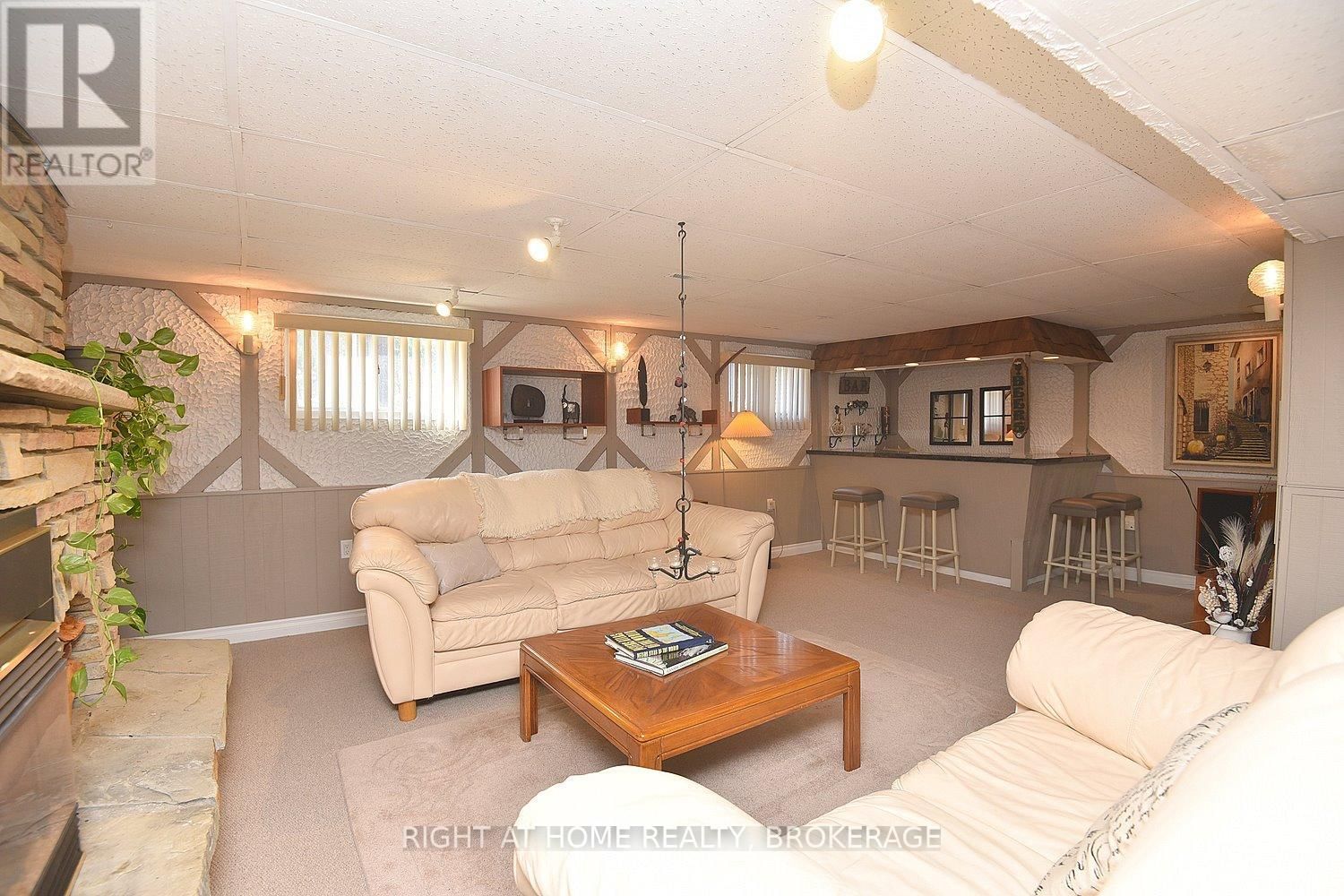 105 BISMARK DRIVE Image 27