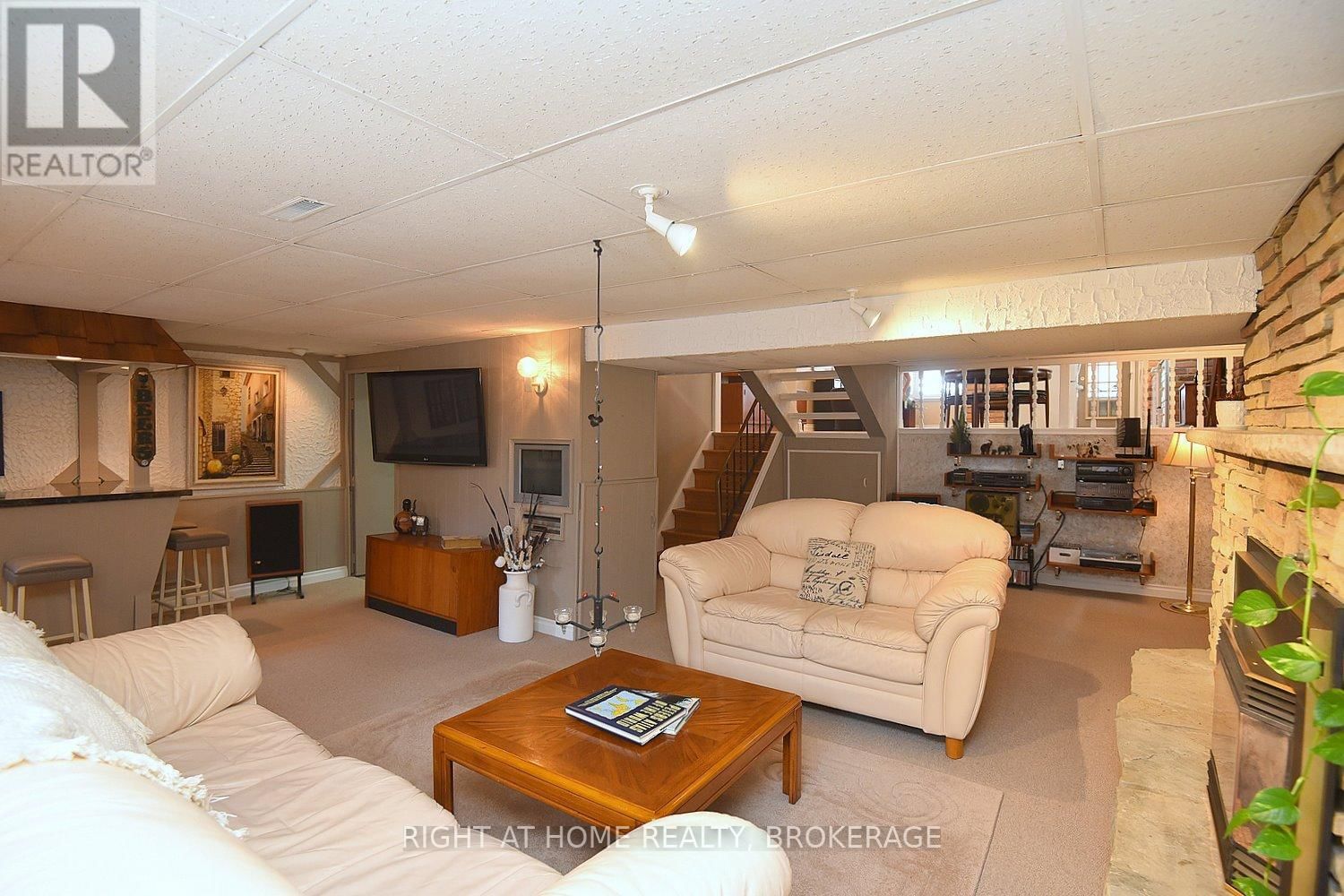 105 BISMARK DRIVE Image 28