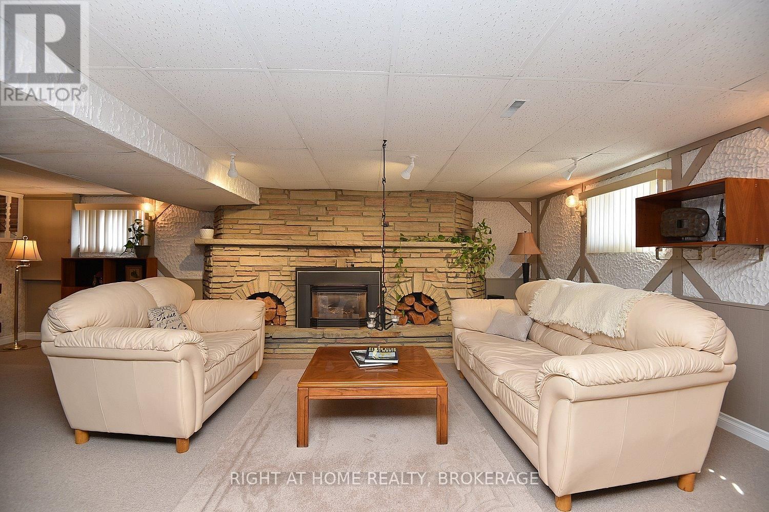 105 BISMARK DRIVE Image 29