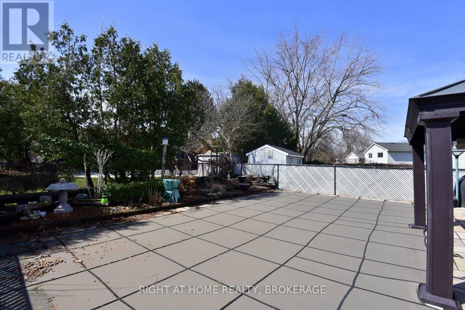 105 BISMARK DRIVE Image 32