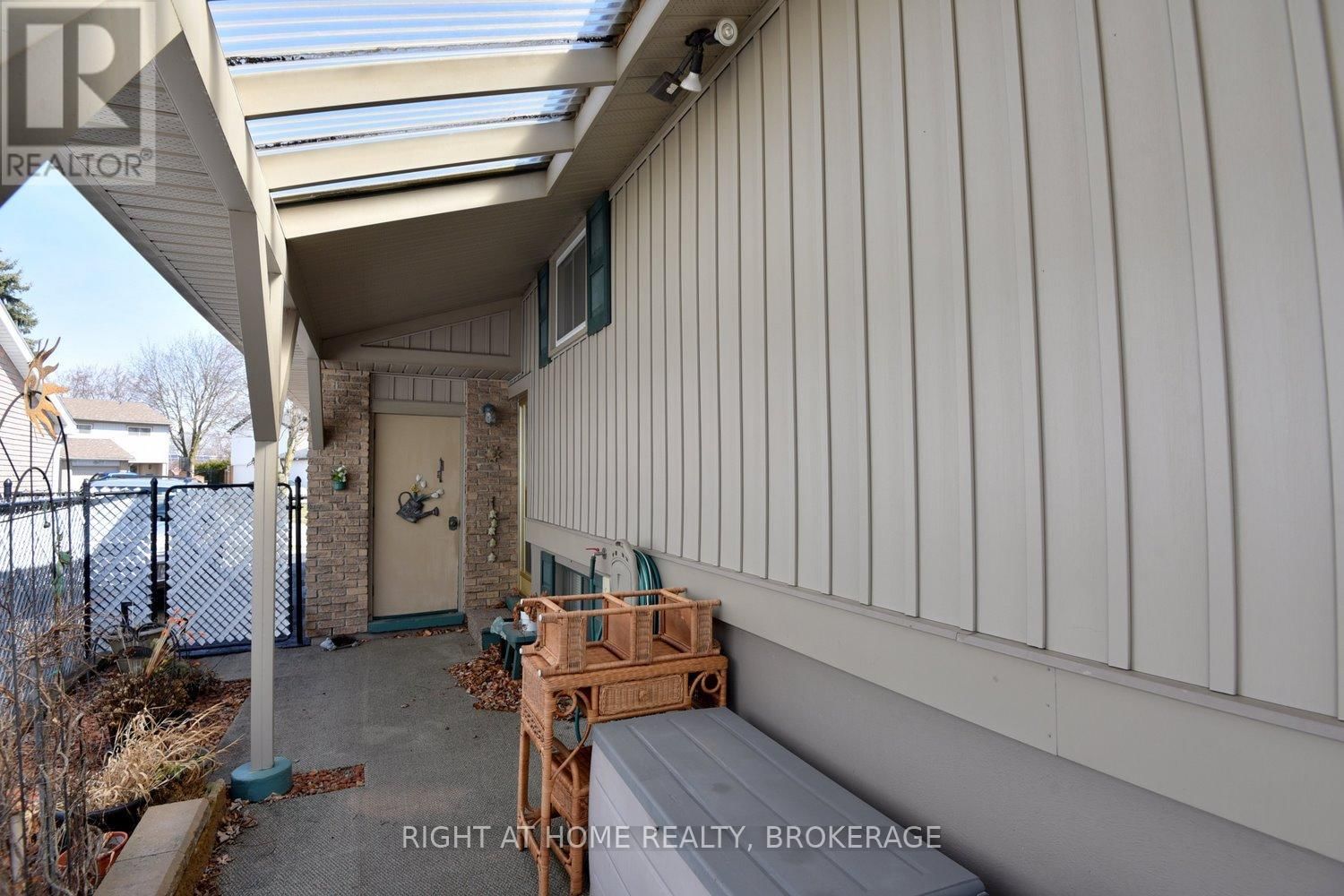 105 BISMARK DRIVE Image 33
