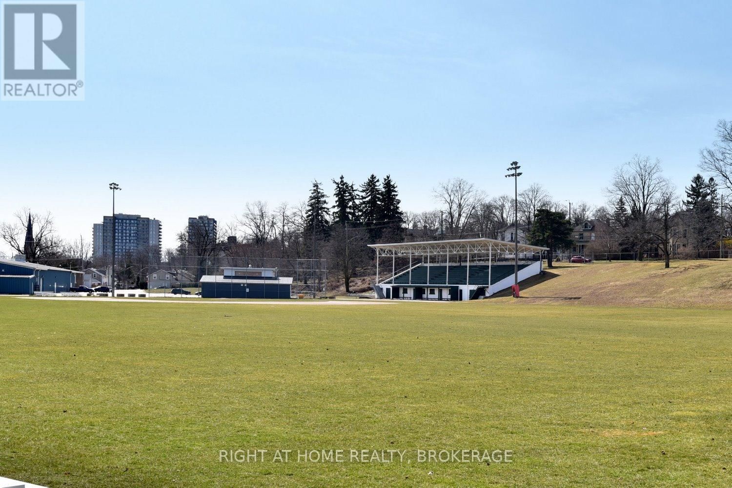 105 BISMARK DRIVE Image 35