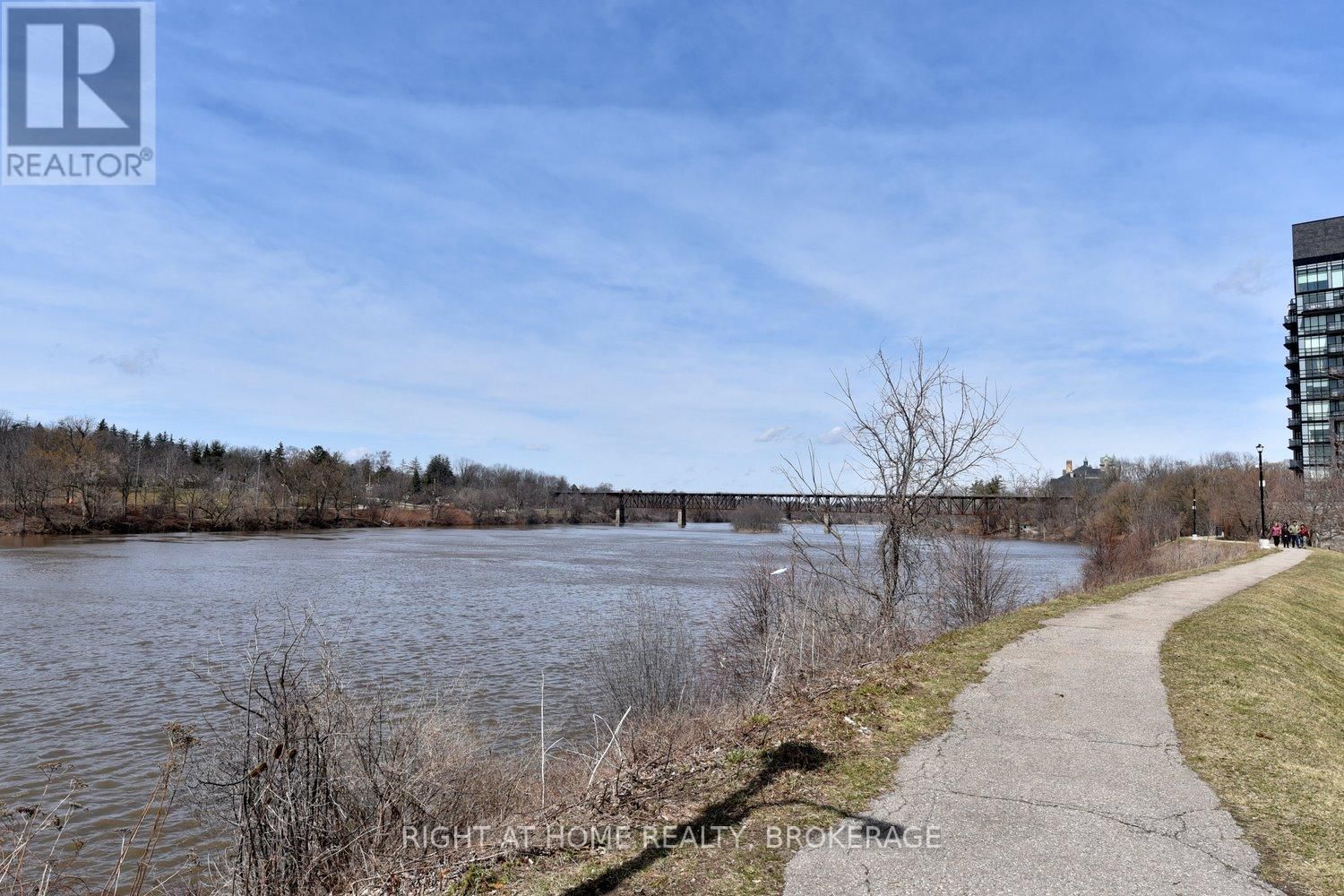 105 BISMARK DRIVE Image 36