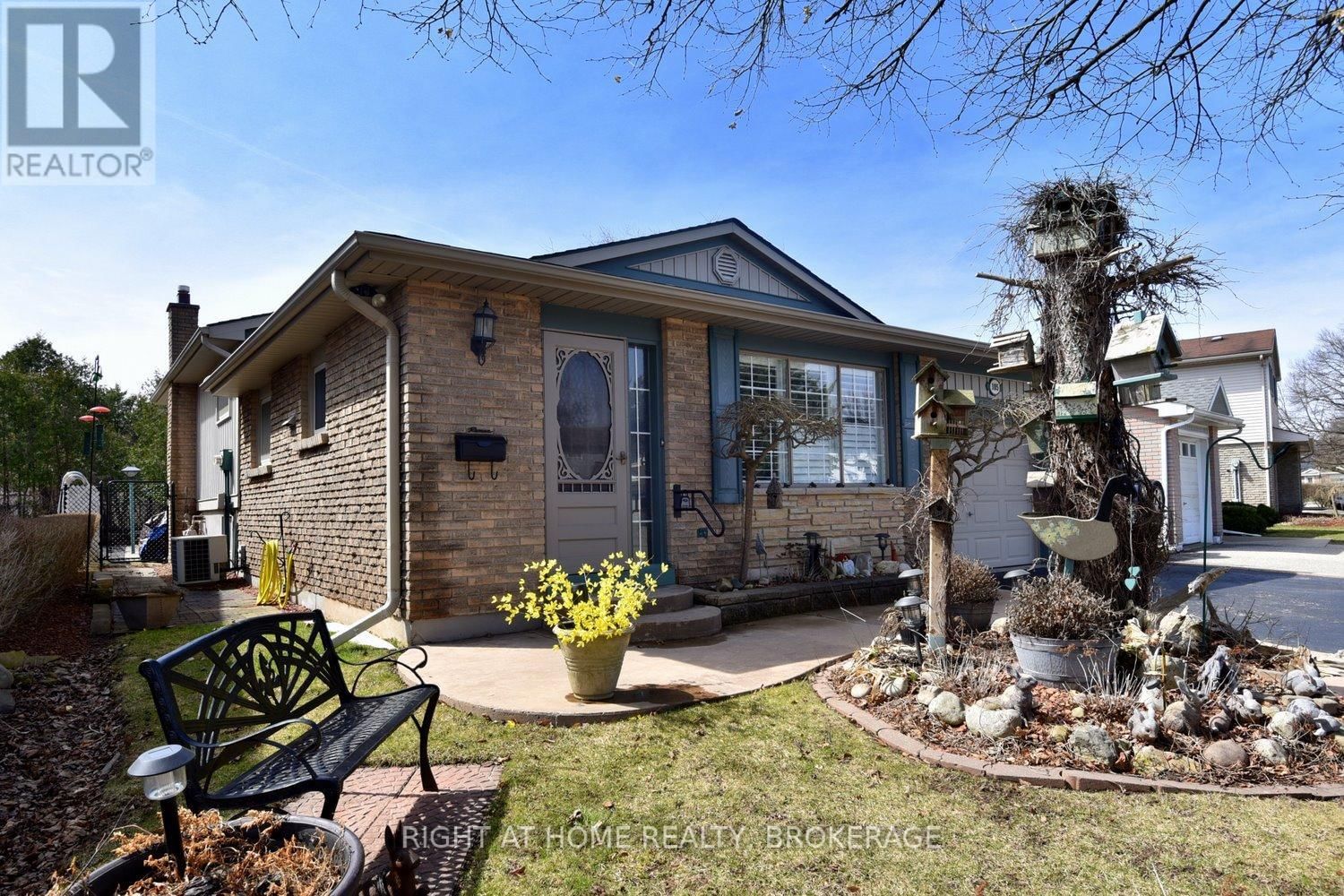 105 BISMARK DRIVE Image 4