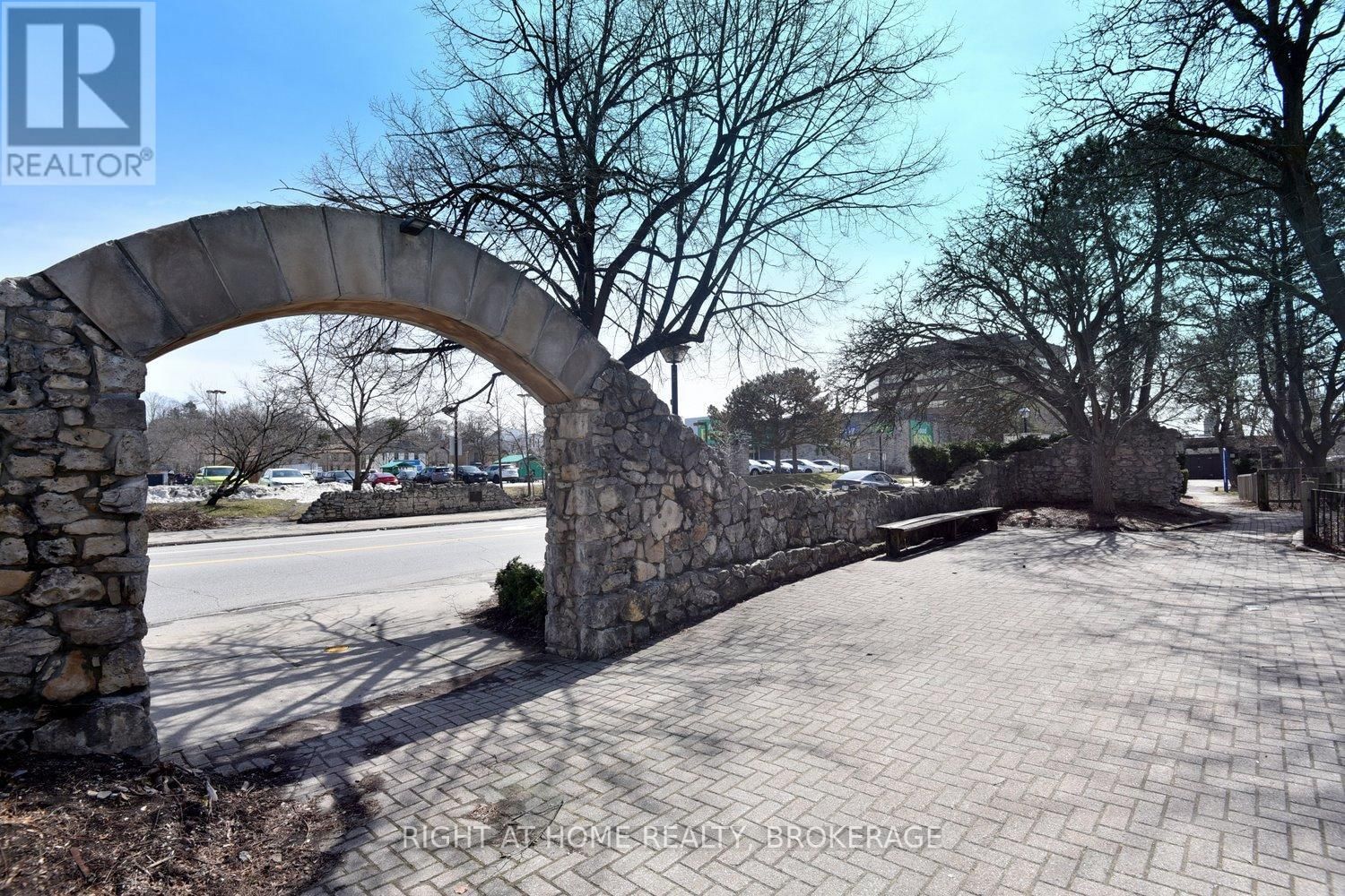 105 BISMARK DRIVE Image 41