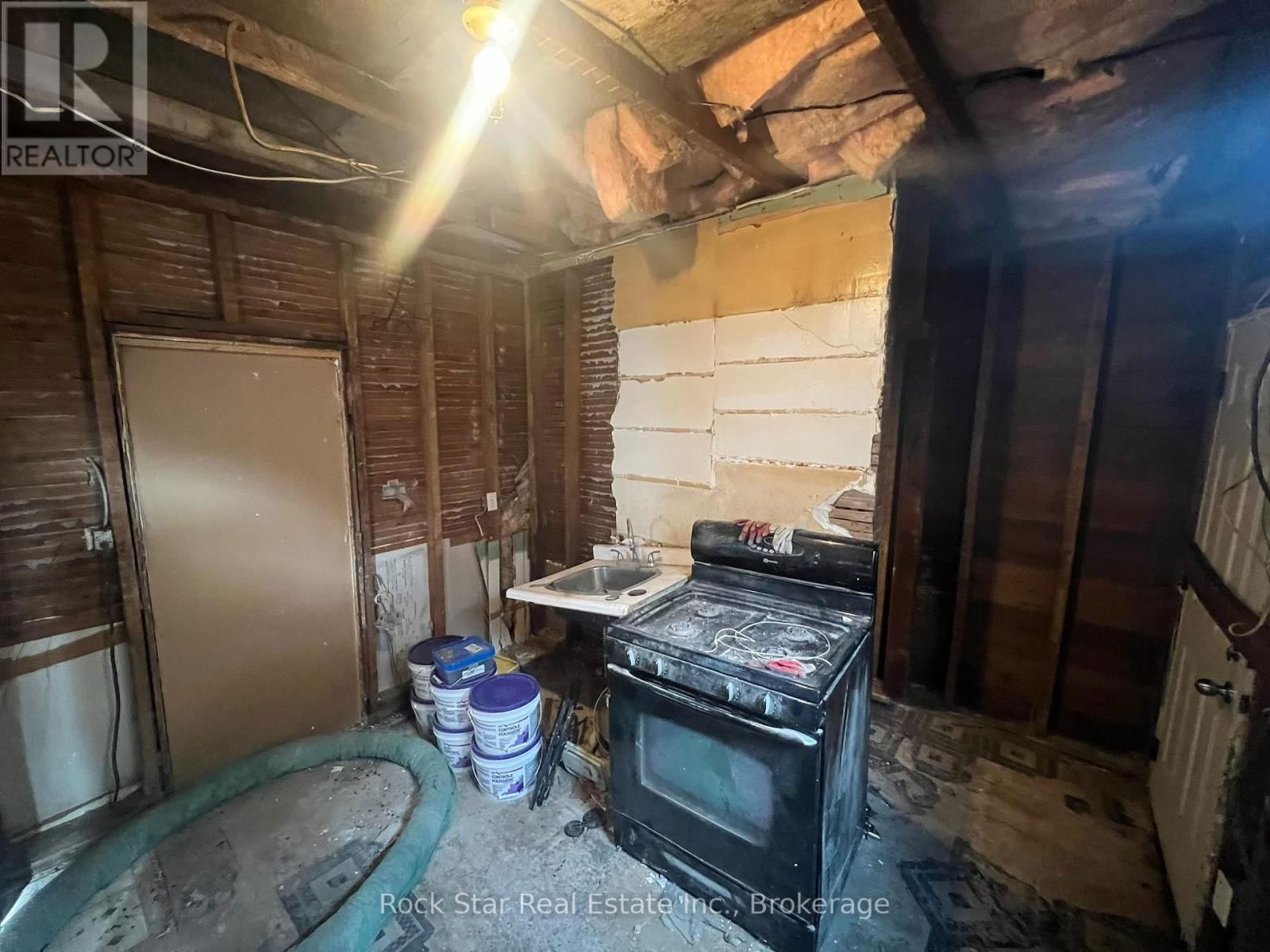 54 CROWLAND AVENUE Image 13