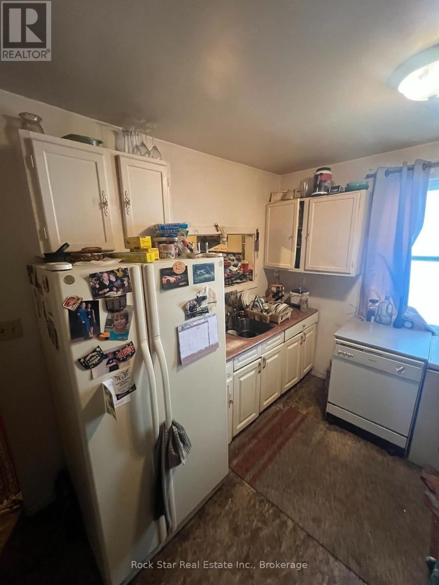 54 CROWLAND AVENUE Image 18
