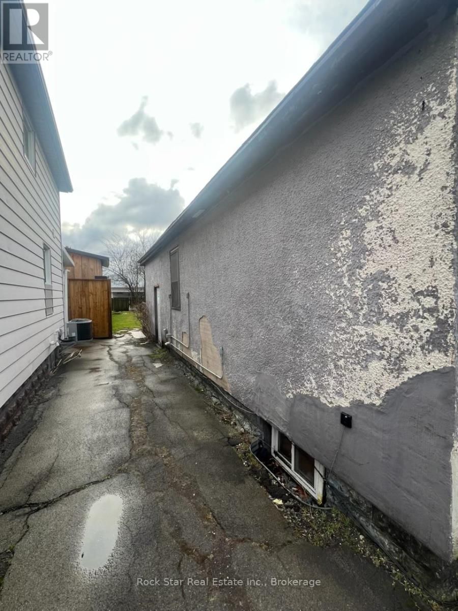 54 CROWLAND AVENUE Image 4