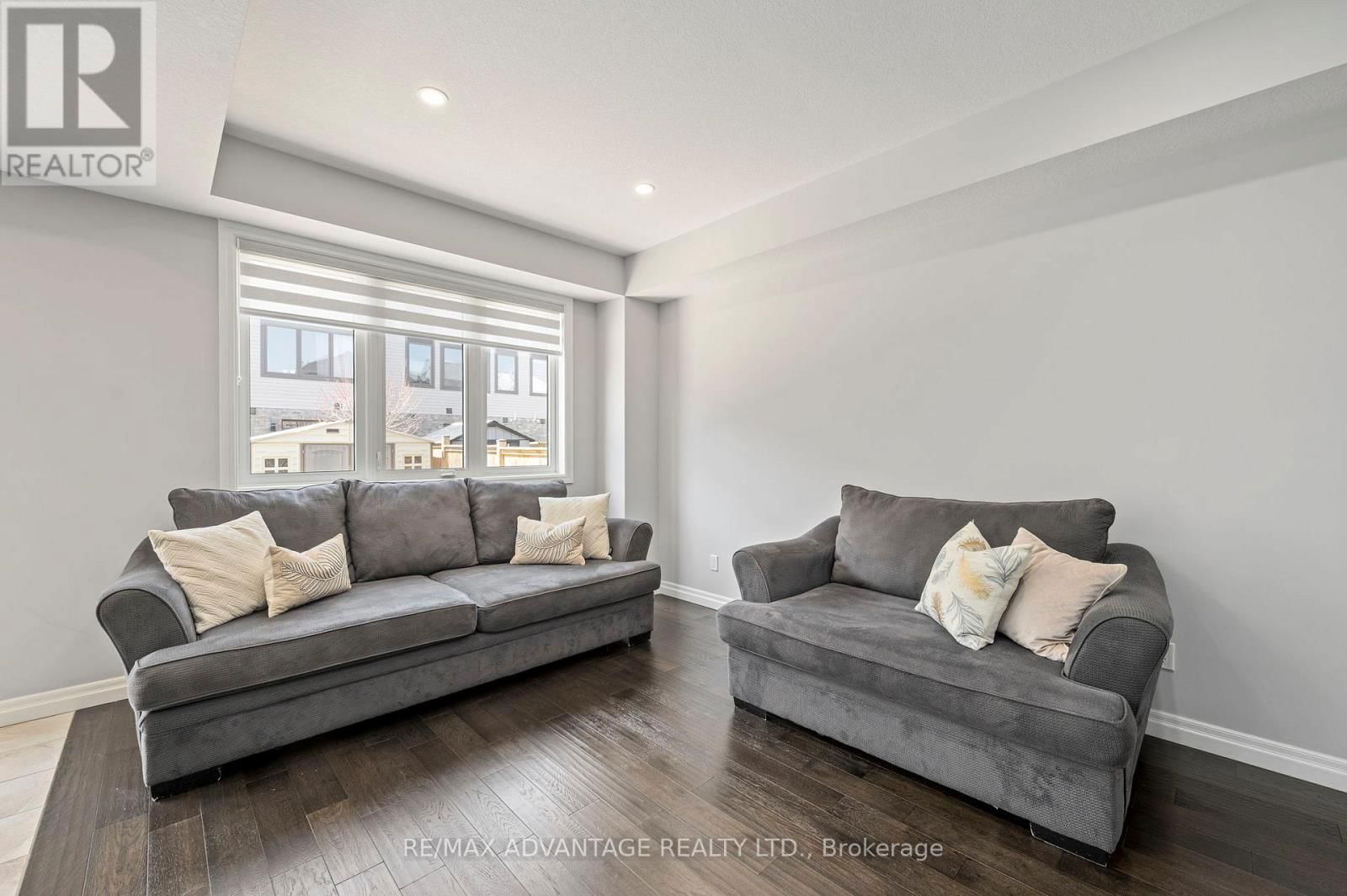 587 FREEPORT STREET Image 10