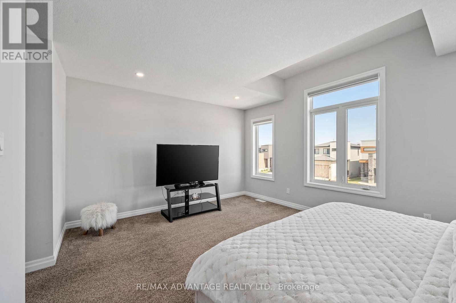 587 FREEPORT STREET Image 16
