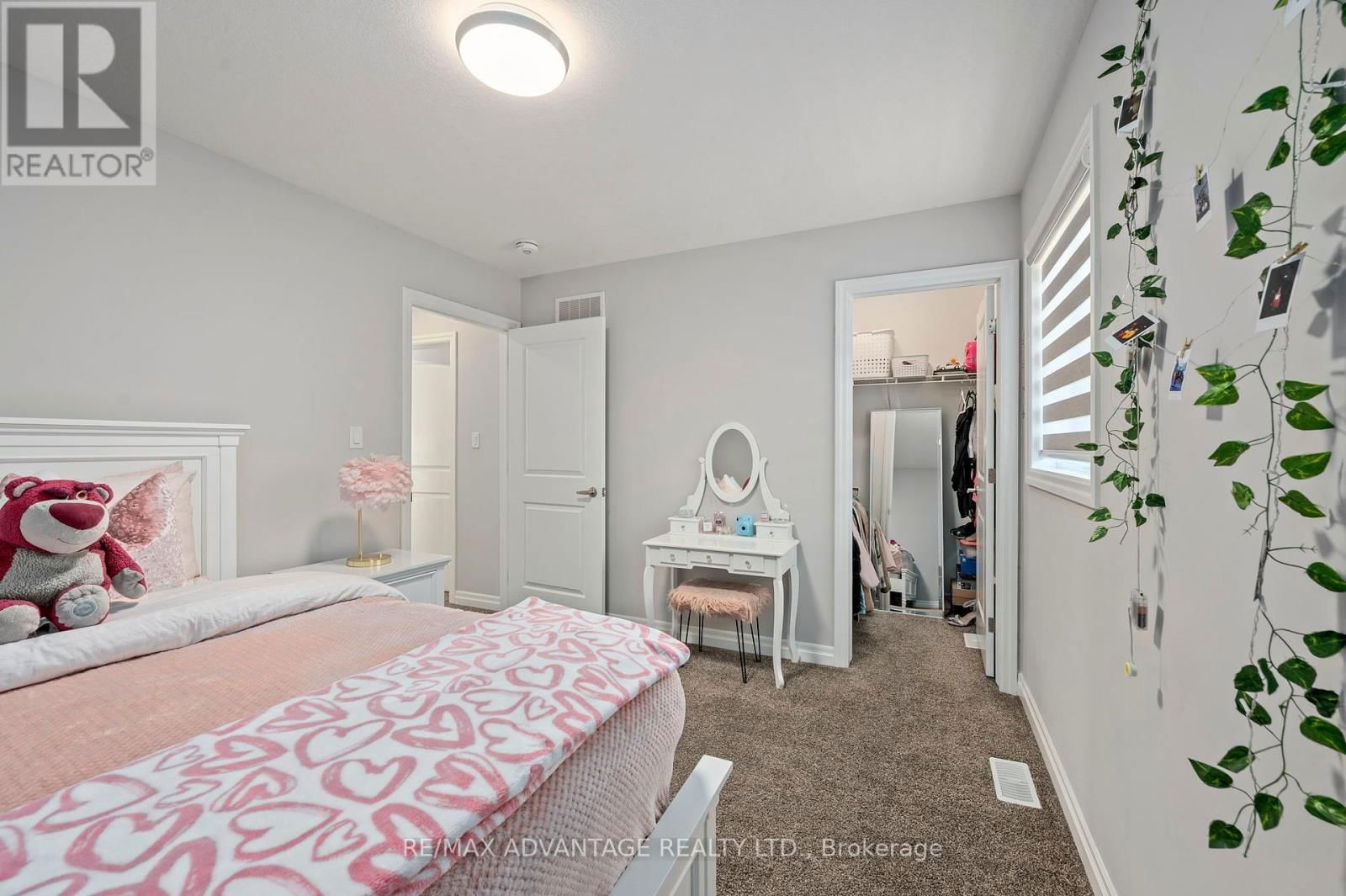 587 FREEPORT STREET Image 26