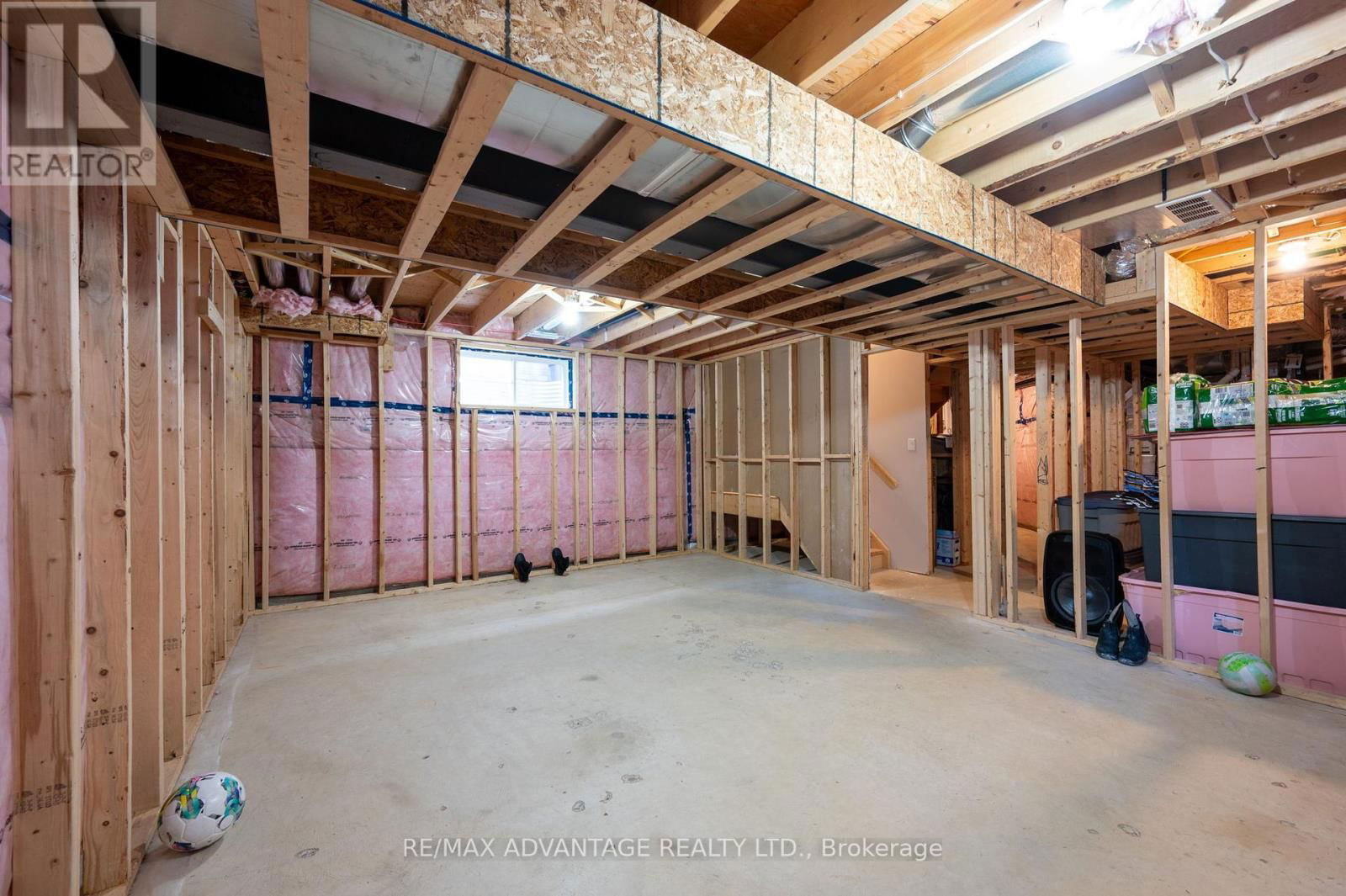 587 FREEPORT STREET Image 32