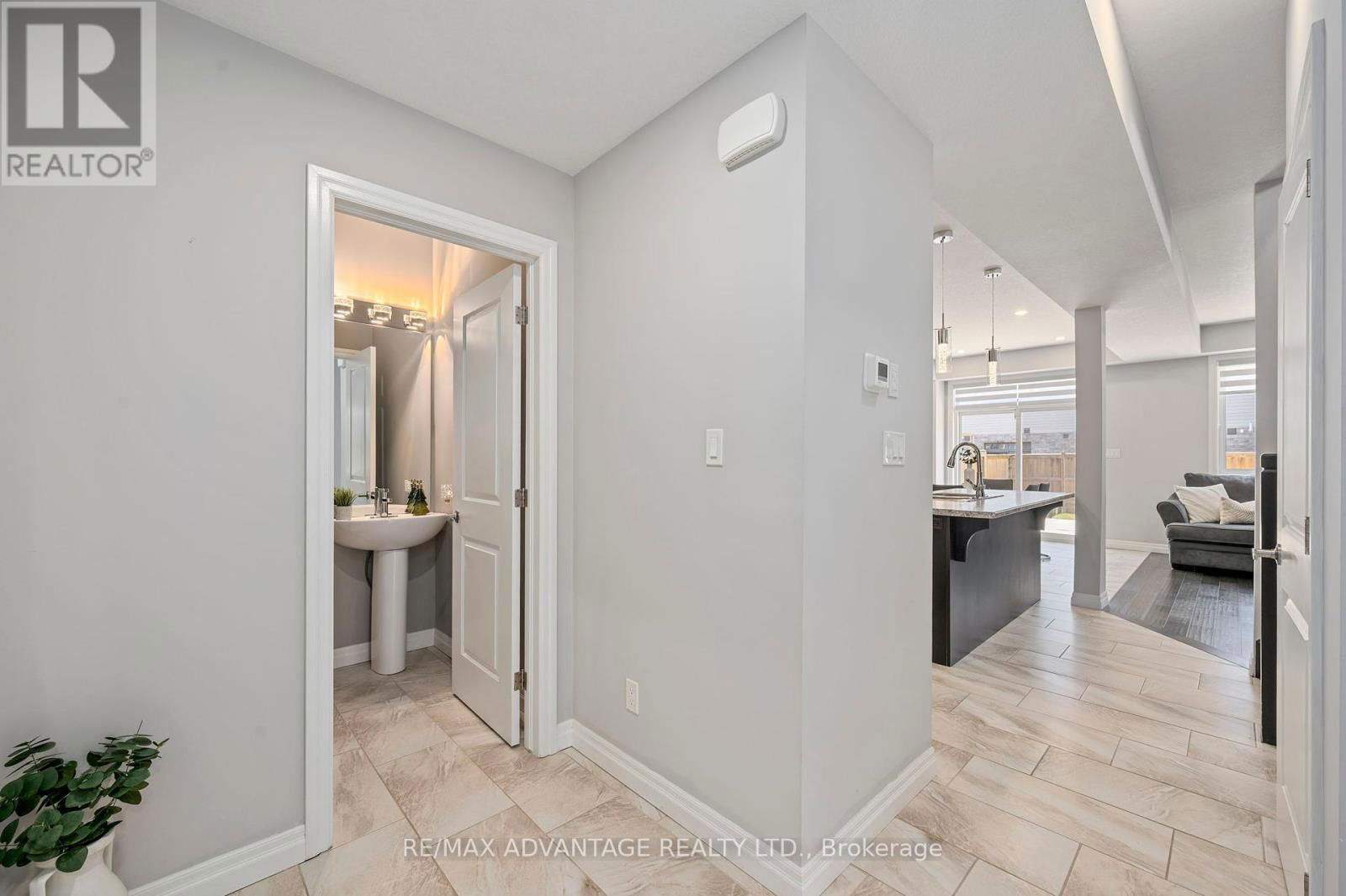 587 FREEPORT STREET Image 4