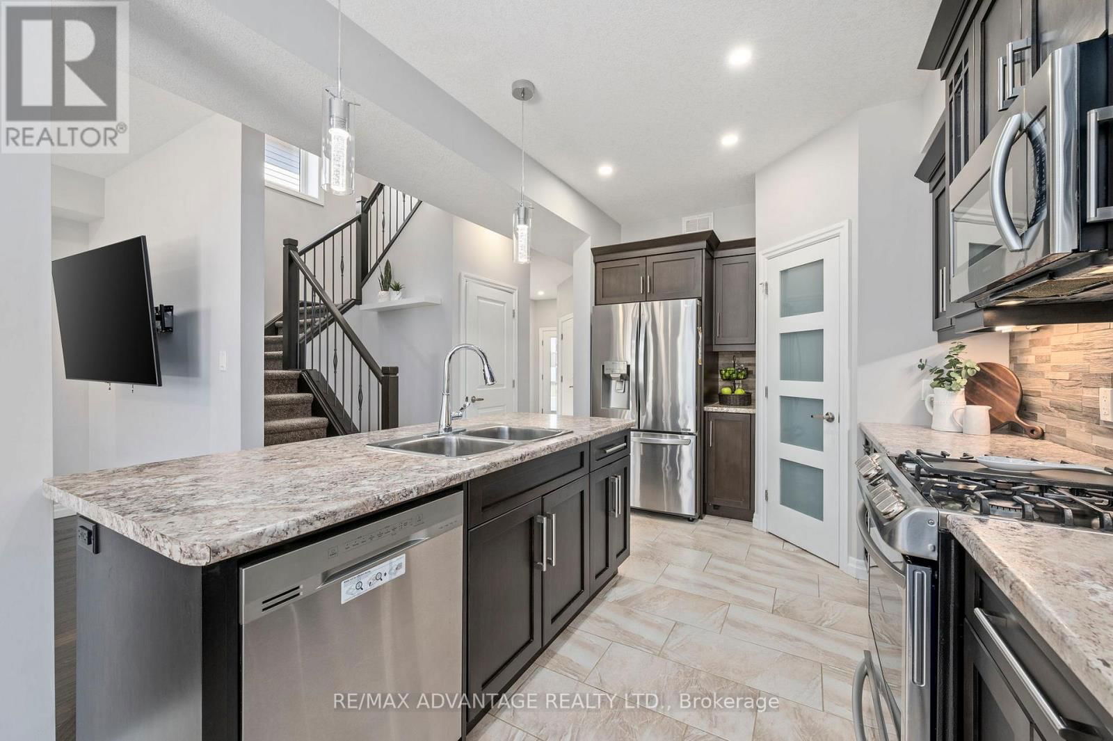 587 FREEPORT STREET Image 7