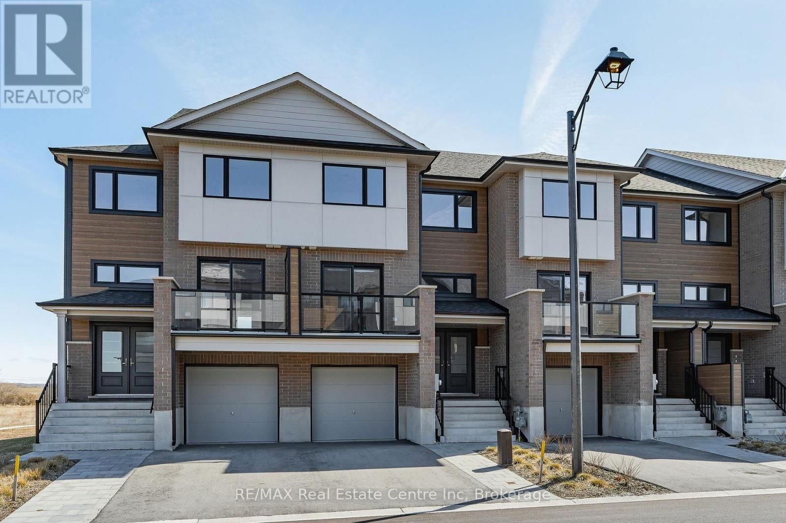 7 - 182 BRIDGE CRESCENT Image 3