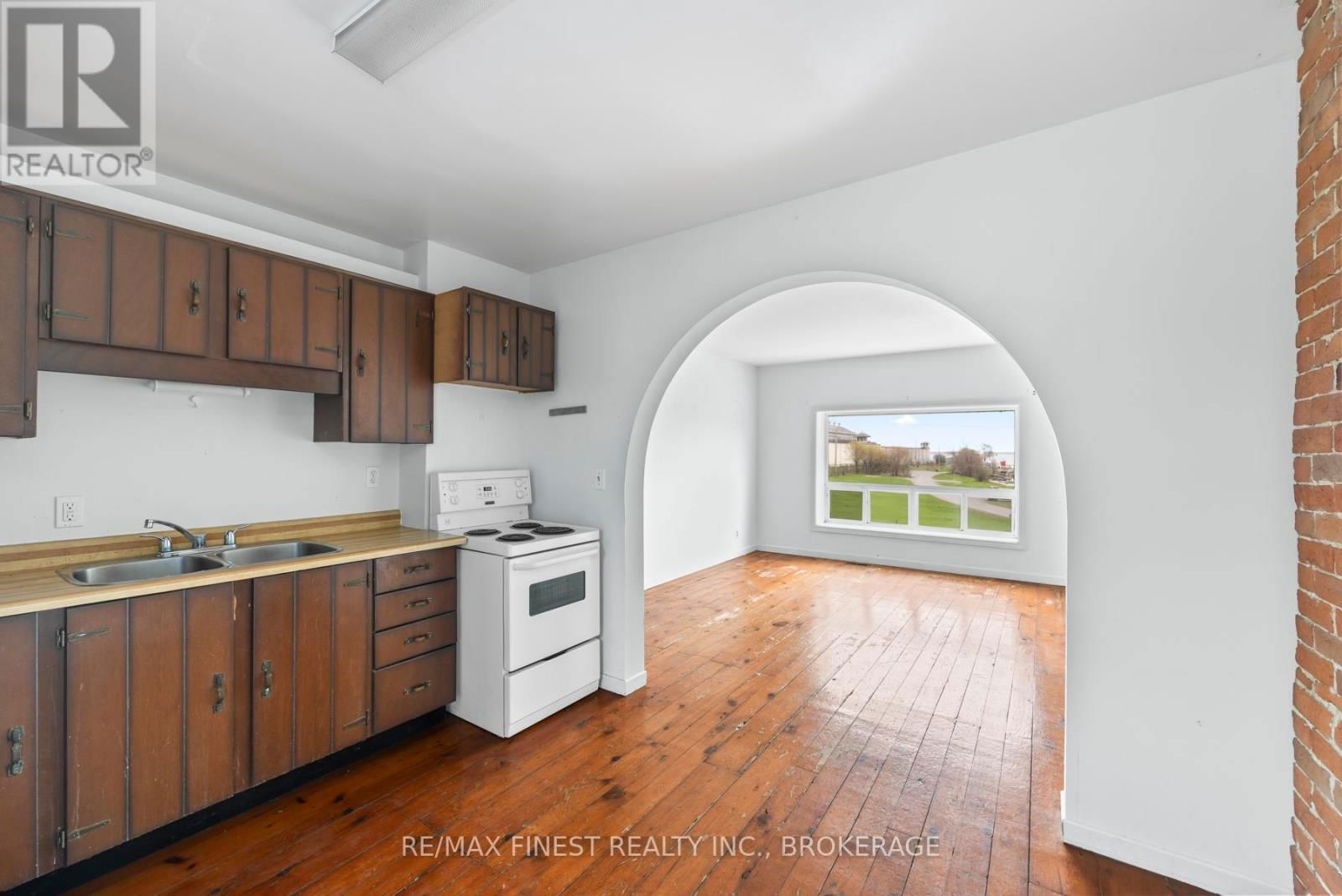 589 KING STREET WEST Image 23