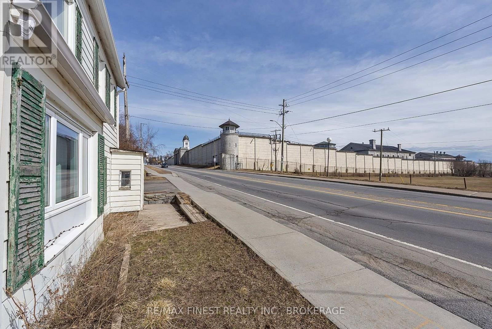 589 KING STREET WEST Image 35