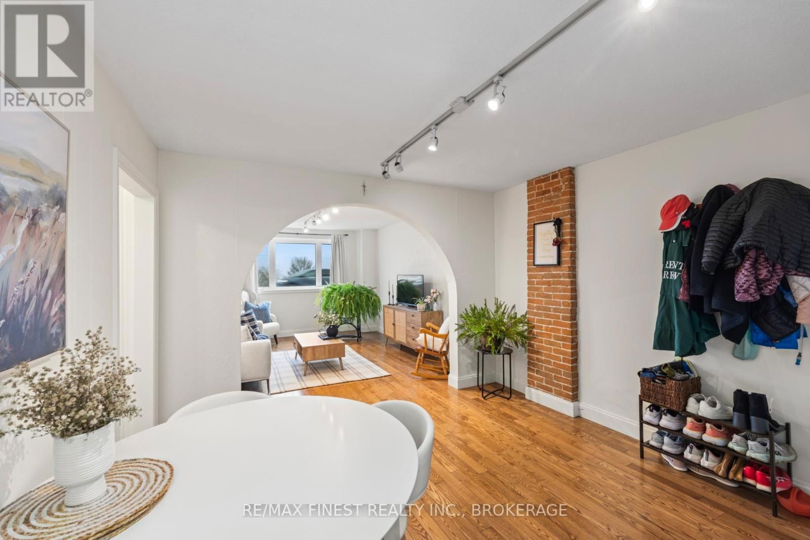 589 KING STREET WEST Image 6