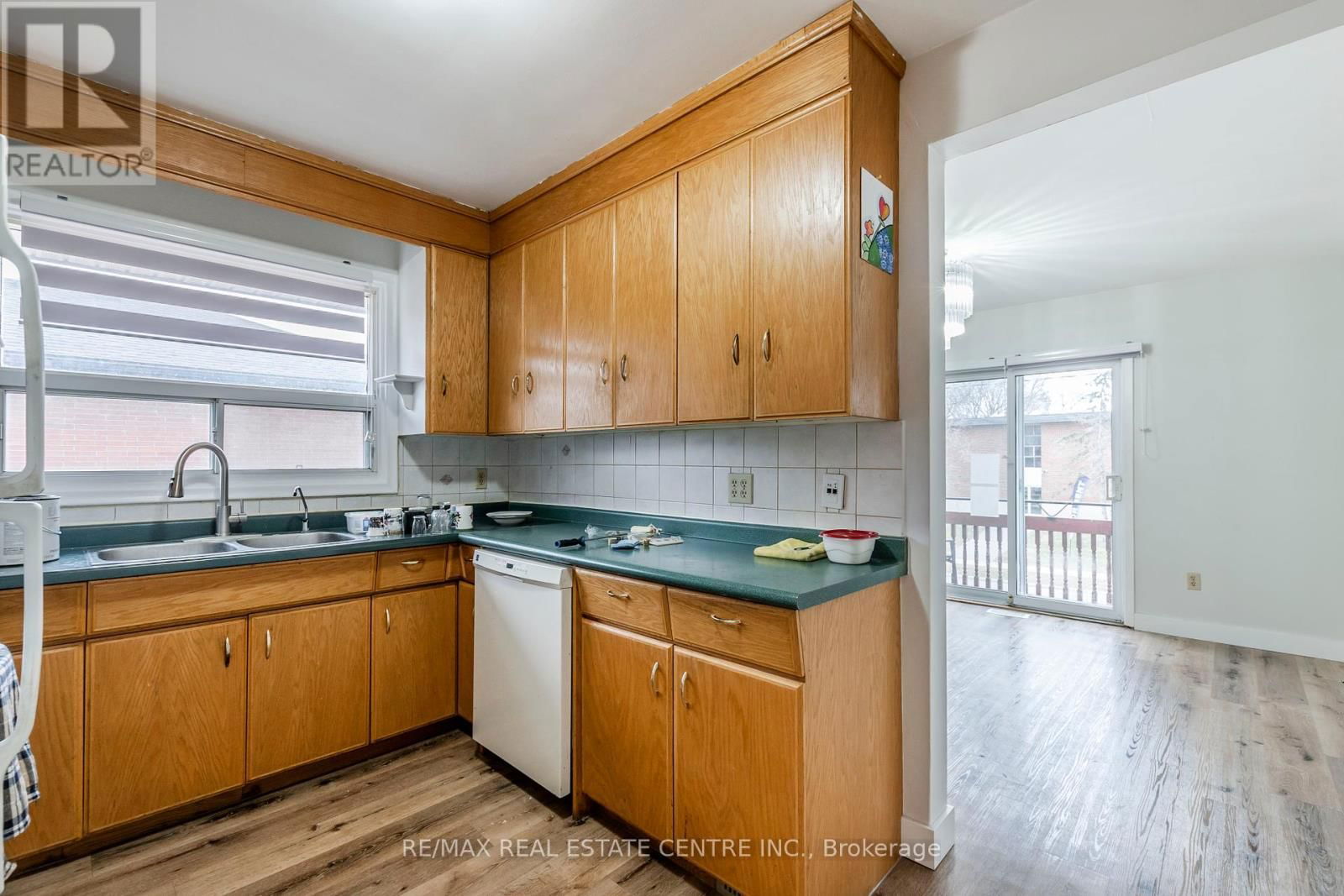 305 LORNE AVENUE Image 11