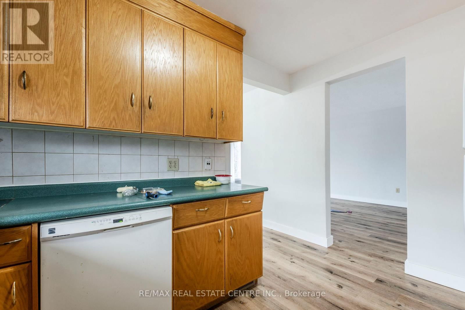 305 LORNE AVENUE Image 13