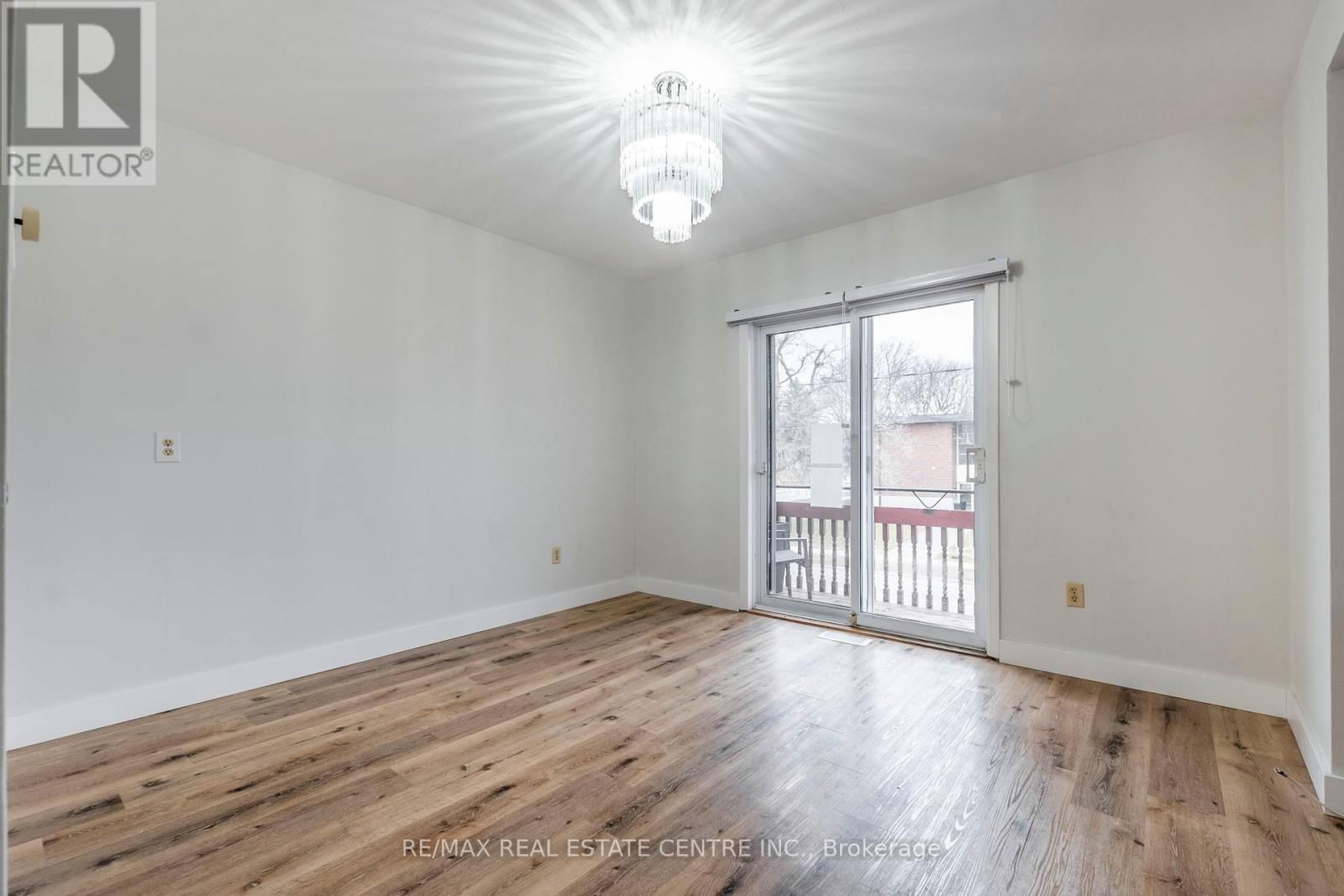 305 LORNE AVENUE Image 14