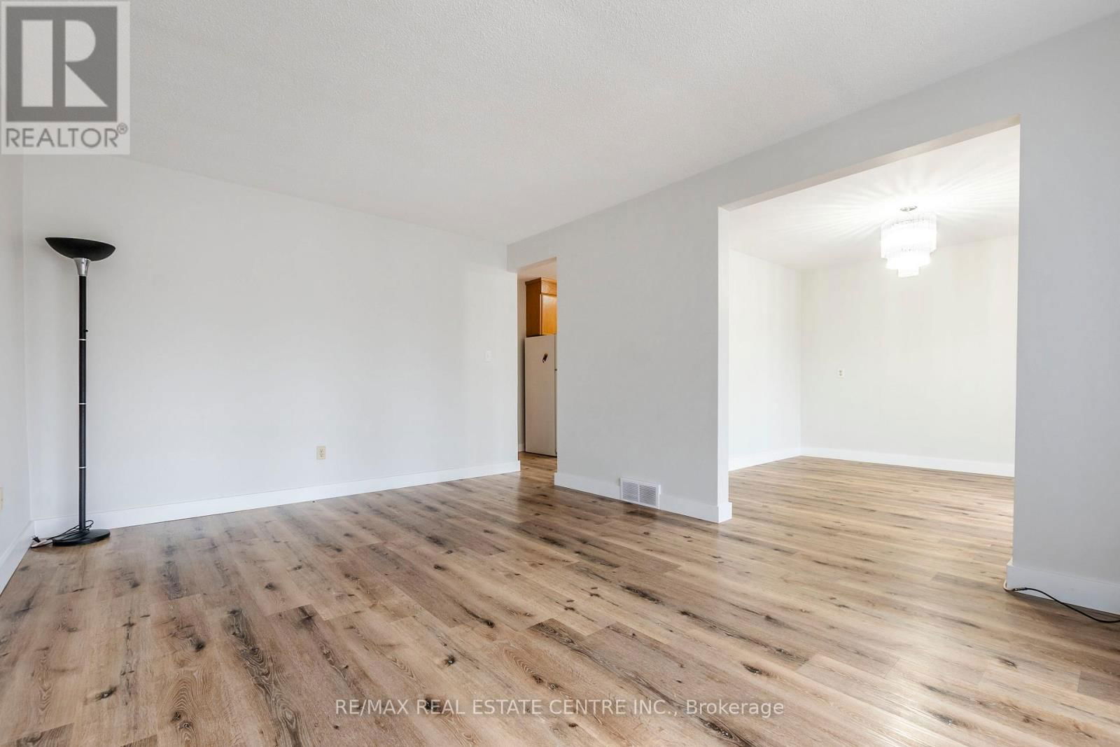 305 LORNE AVENUE Image 18