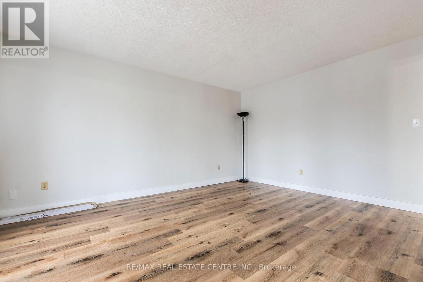 305 LORNE AVENUE Image 19