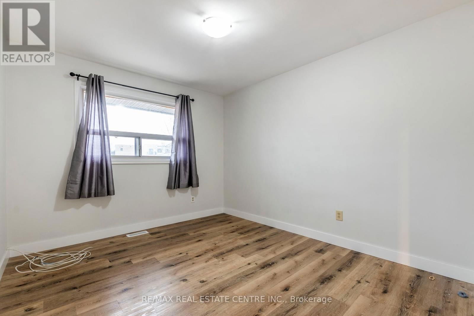 305 LORNE AVENUE Image 24