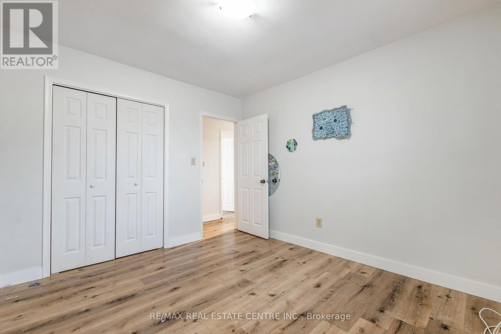 305 LORNE AVENUE Image 26