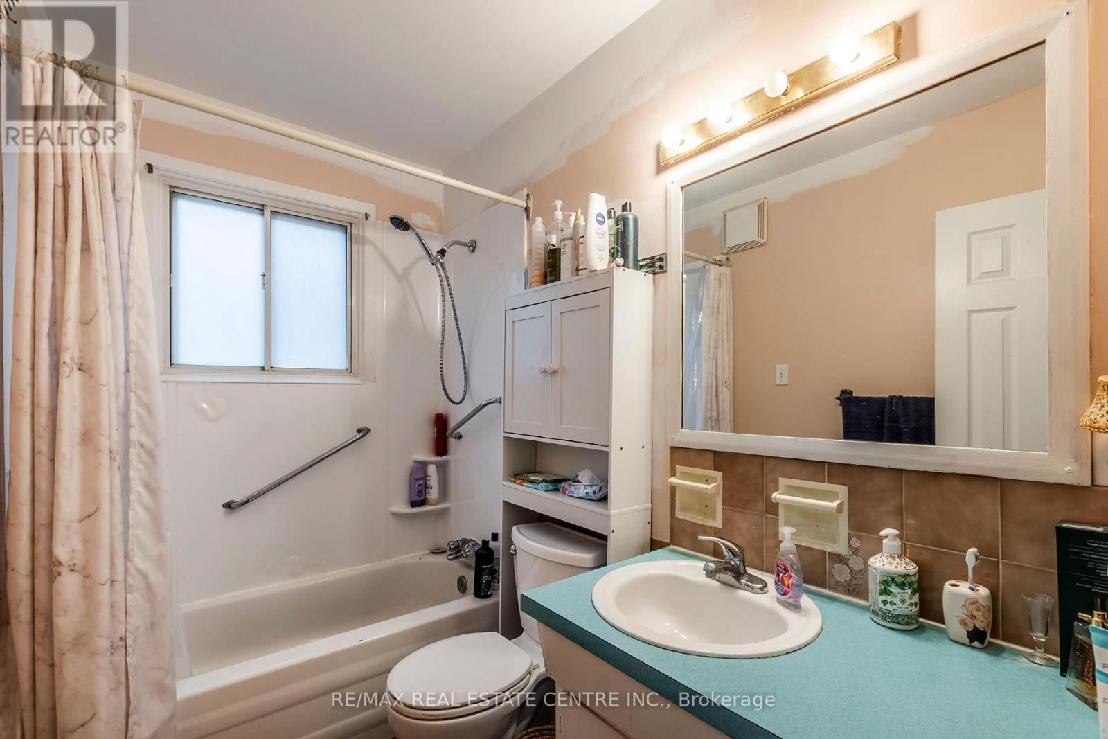 305 LORNE AVENUE Image 9