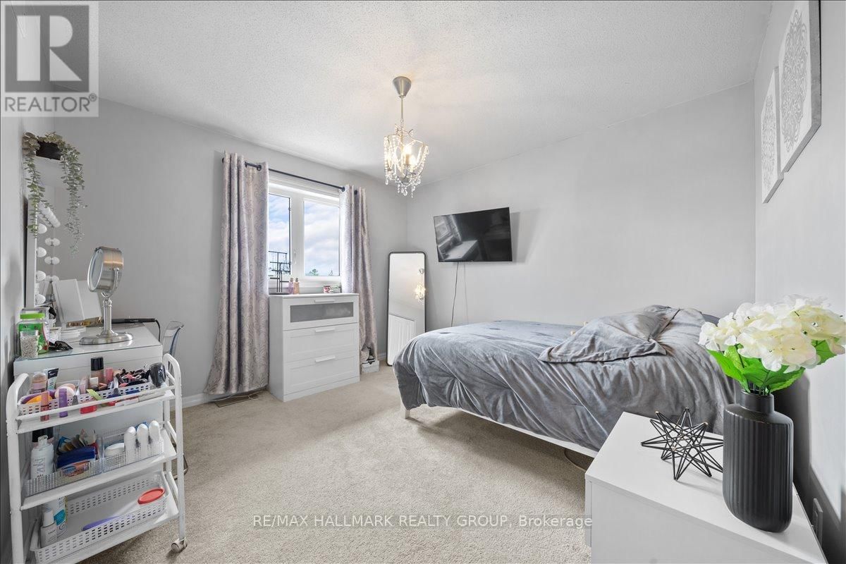 390 BAMBURGH WAY Image 20