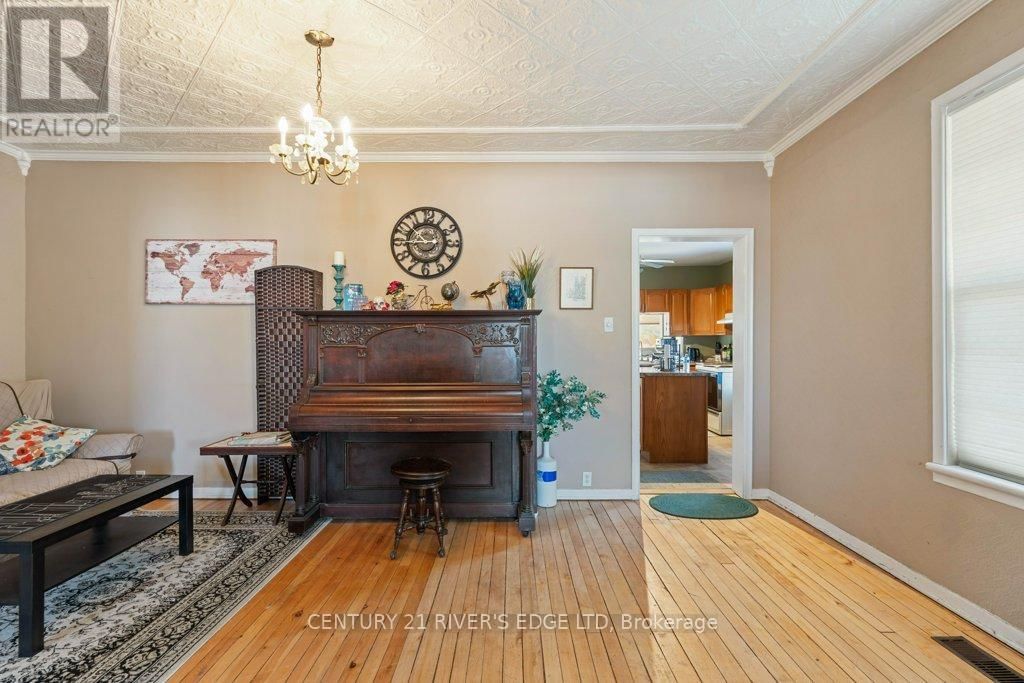 453 MAY STREET Image 10