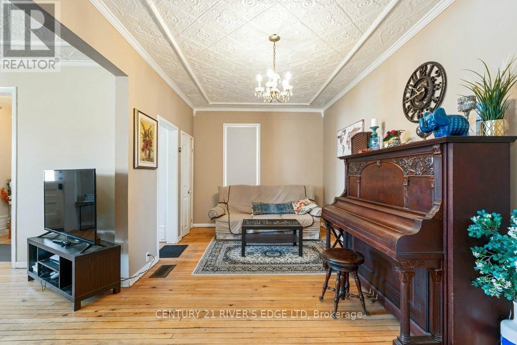 453 MAY STREET Image 11