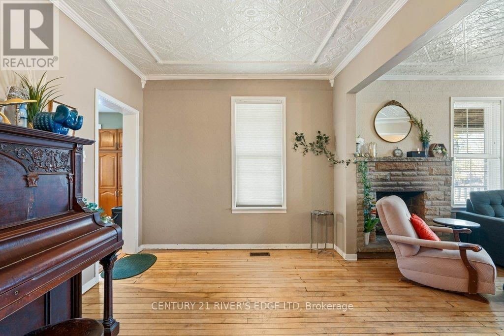 453 MAY STREET Image 9