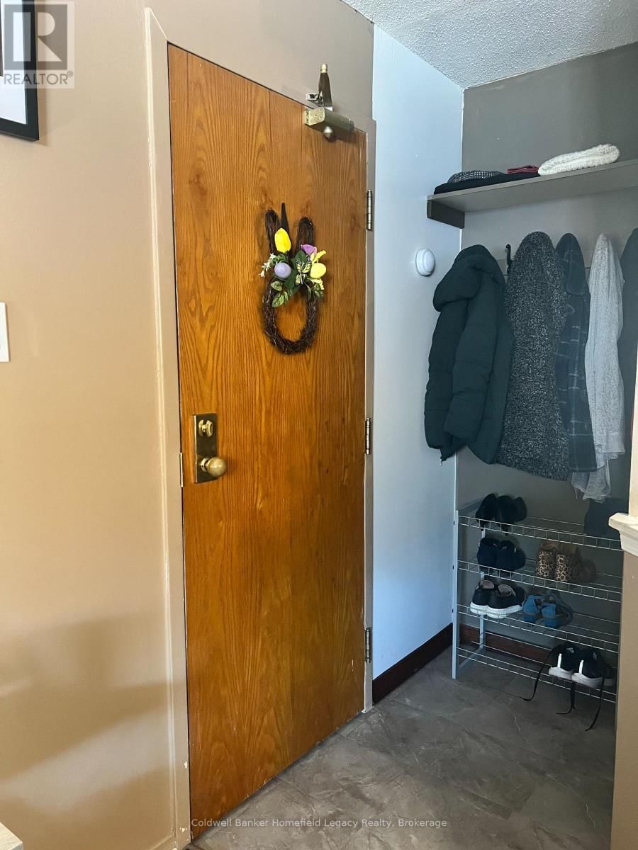 303 - 50 CAMPBELL COURT Image 6