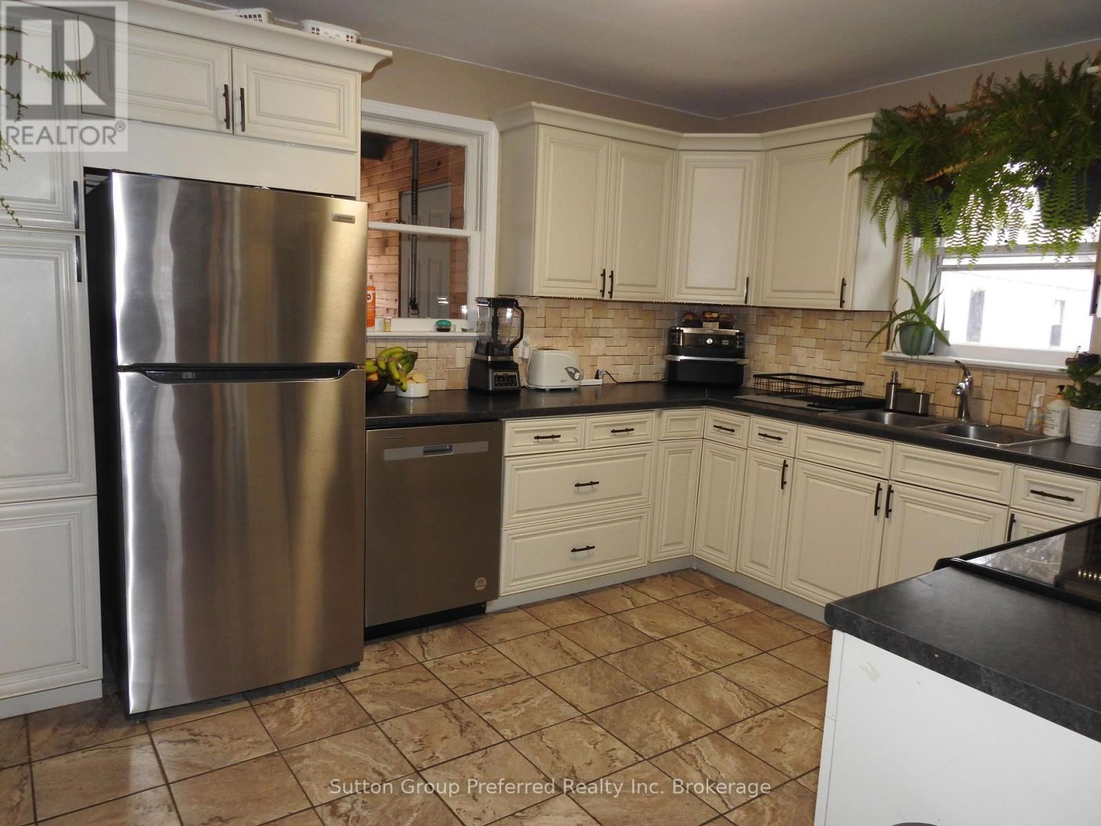 234 VICTORIA STREET Image 7