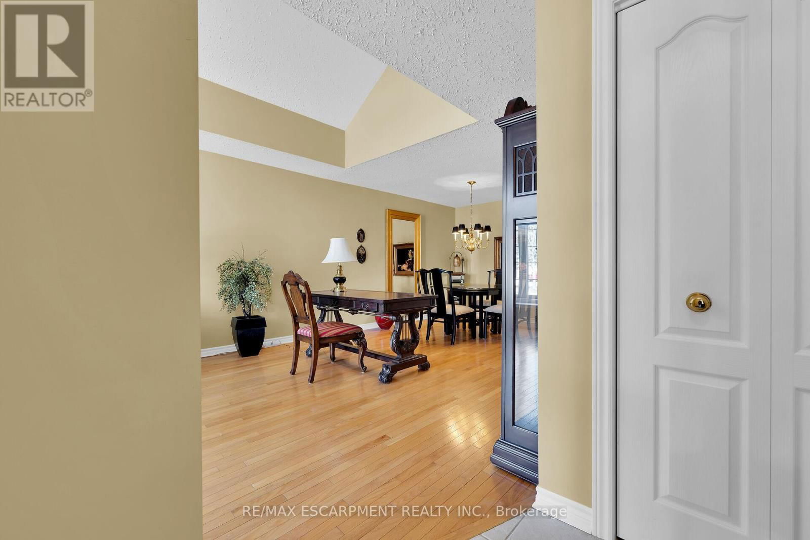 18 - 1439 NIAGARA STONE ROAD Image 3